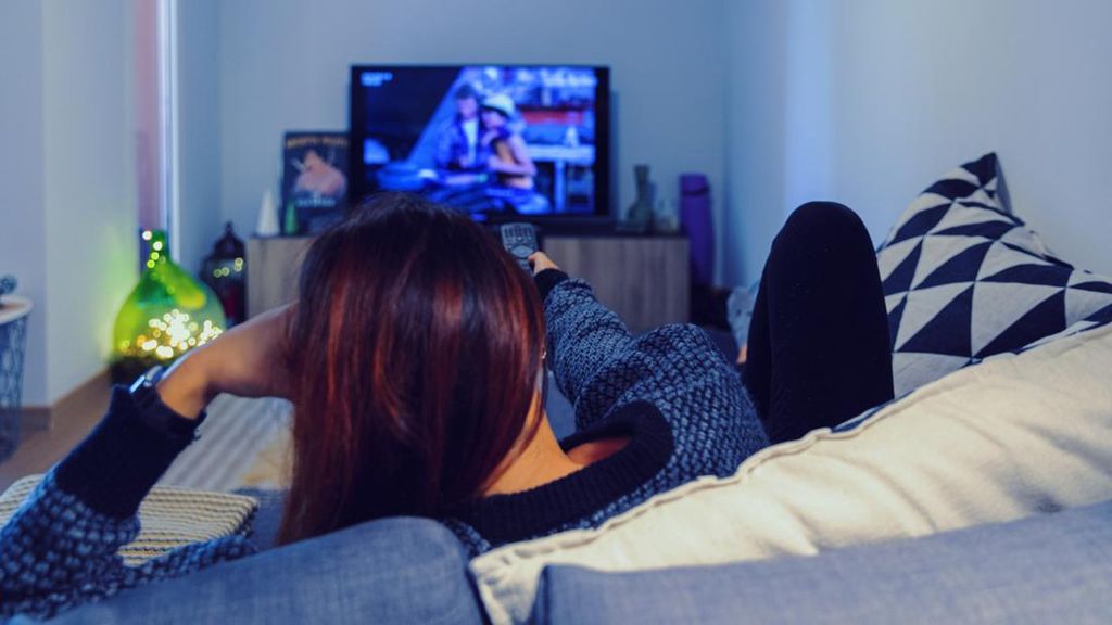 Suka Binge-watch Serial Lebih dari 3 Jam? Ini Pertanda Kamu Kesepian