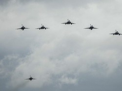 Jet Tempur Dassault Rafale Bermanuver di Langit Jakarta Bikin Penasaran Warga