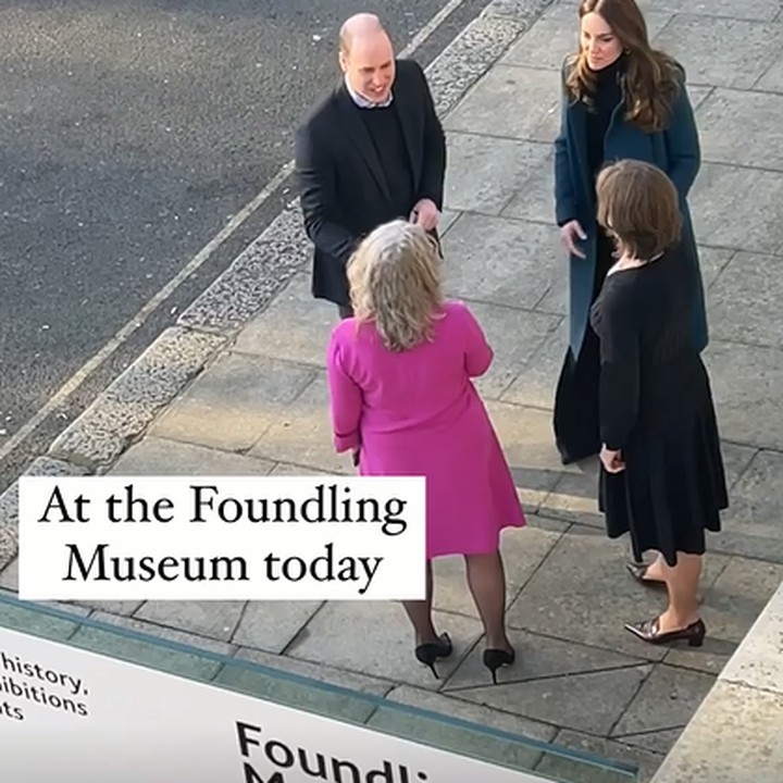 <p>Penampilan baru Bunda tiga orang anak ini pertama kali diketahui saat menemani sang suami mengunjungi salah satu museum kerajaan di Inggris. (Foto: Instagram @dukeandduchessofcambridge)</p>