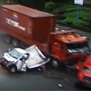 Kecelakaan Maut di Balikpapan Tewaskan 4 Orang, Begini lho Tips Berkendara yang Aman!
