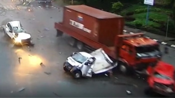 Kecelakaan Maut di Balikpapan Tewaskan 4 Orang, Begini lho Tips Berkendara yang Aman!