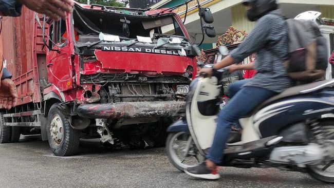 Polisi menetapkan sopir truk tronton maut di Balikpapan jadi tersangka.