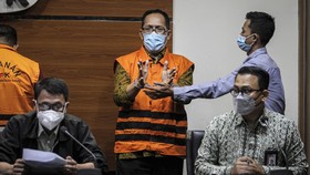 Hakim Itong Jalani Sidang Dakwaan Kasus Korupsi Hari Ini