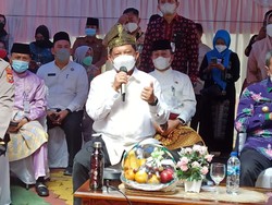 Tinjau Vaksinasi Riau, Mendagri Tak Mau Siswa Melambat karena Belajar Daring