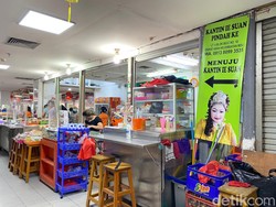 Penjualnya Cetar, Kantin Ie Suan Jual Jajanan Pontianak Enak di ITC Mangga Dua