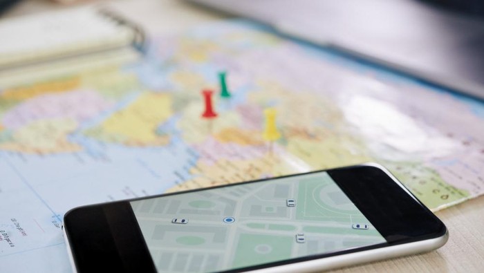 Cara Gampang Kepoin Lokasi Teman Kamu Lewat WhatsApp Meski Dia Nggak Share Location!