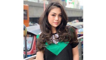 img-title Celine Sudah Mualaf hingga Viral Video Ari Lesmana Kumandangkan Azan