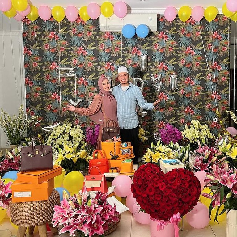 Potret Perayaan Ultah Kartika Putri yang Dihujat Pamer Harta Kartika Putri merayakan ulang tahunnya yang ke-31 pada Kamis (20/1) namun malah tuai hujatan. Yuk intip potretnya!