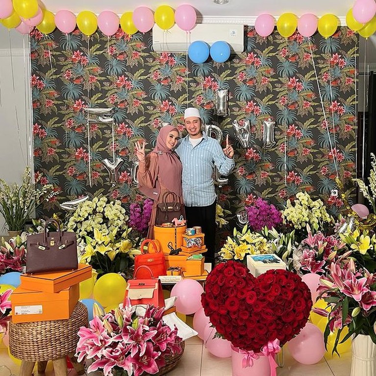 Potret Perayaan Ultah Kartika Putri yang Dihujat Pamer Harta Kartika Putri merayakan ulang tahunnya yang ke-31 pada Kamis (20/1) namun malah tuai hujatan. Yuk intip potretnya!