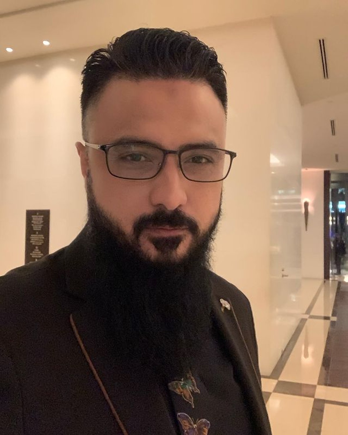 Rizal Djibran mengumumkan kabar bahagia akan melepas masa lajangnya usai gagal nikah 10 kali&period; Yuk intip potret terbarunya&excl;