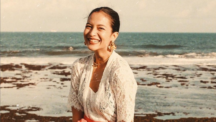 Putri Marino pakai kebaya Putri Marino pakai kebaya