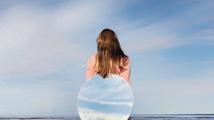 Gagal Move On? Ritual Cermin Ala Fengshui ini Bisa Bantu Kamu Balikan Sama Mantan, Lho!