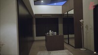 <p>Di kamar ini juga dilengkapi walking closet dan kamar mandi futuristik, lho. (Foto: YouTube: Yuki Kato)</p>