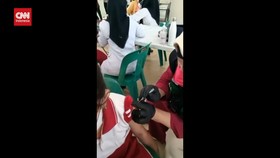 VIDEO: Dinkes Medan Akui Video 2 Anak SD Suntik Vaksin Kosong
