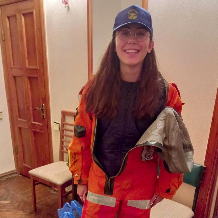 <p>Atas pencapaiannya itu, wanita berdarah Inggris dan Belgia itu memecahkan dua rekor Guiness World. Zara Rutherford mengalahkan rekor Shaesta Waiz, wanita Amerika yang juga melakukan hal serupa di usia 30. (Foto: Instagram @fly.zolo)</p>