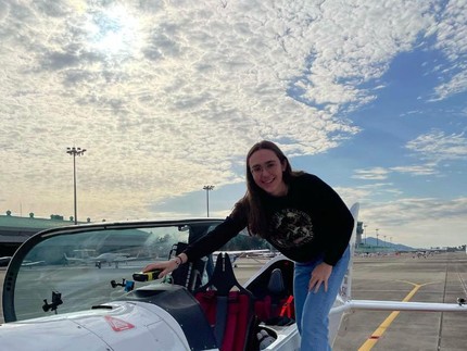 7 Potret Pilot 19 Th Zara Rutherford, Pecahkan Rekor Dunia Keliling 52 Negara