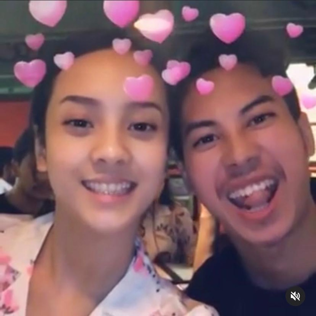 Dibalik cantiknya Anya Geraldine&comma; ia memiliki adik kandung yang tak kalah tampan dari artis&period; Yuk intip potret mereka&excl;