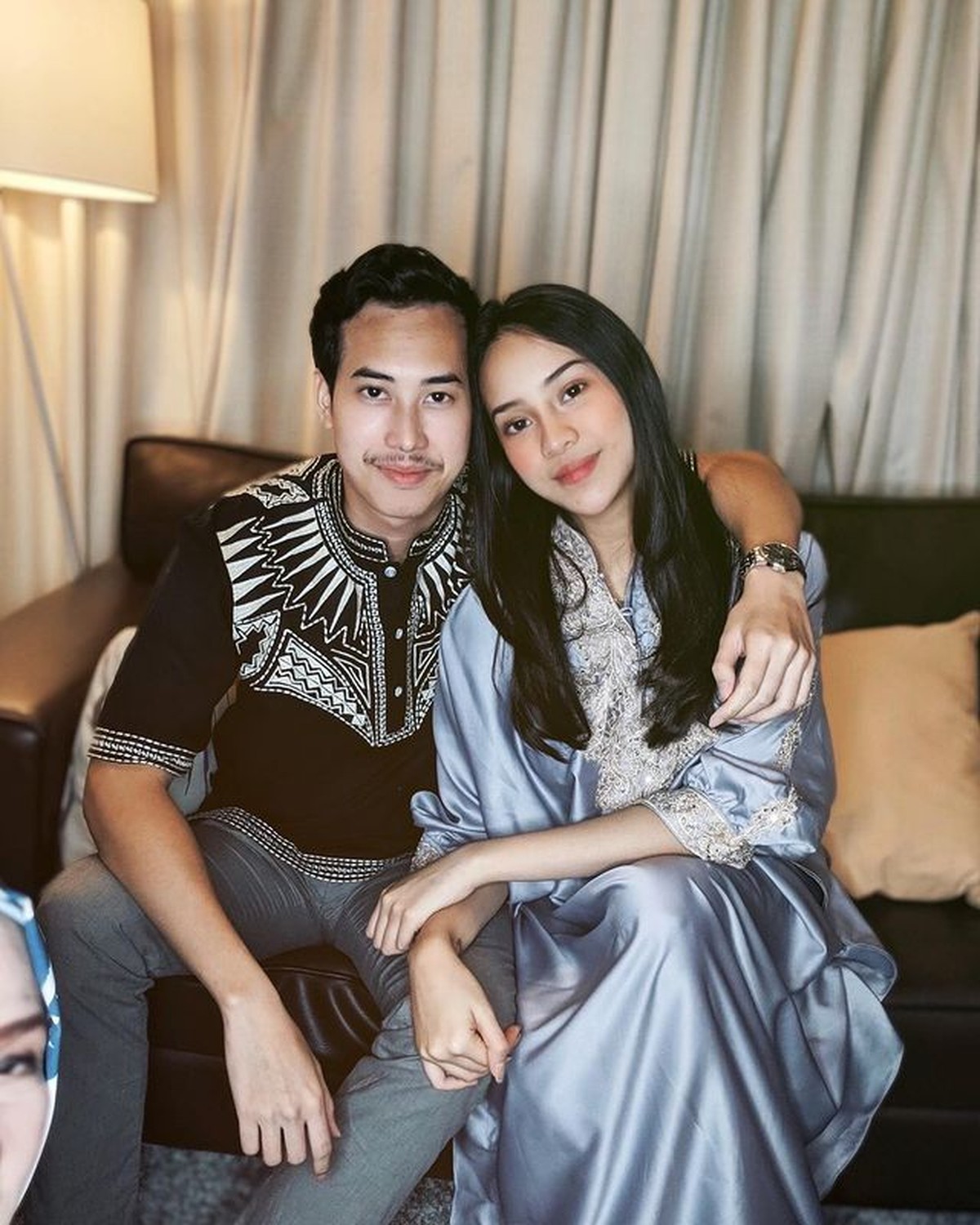 Dibalik cantiknya Anya Geraldine&comma; ia memiliki adik kandung yang tak kalah tampan dari artis&period; Yuk intip potret mereka&excl;