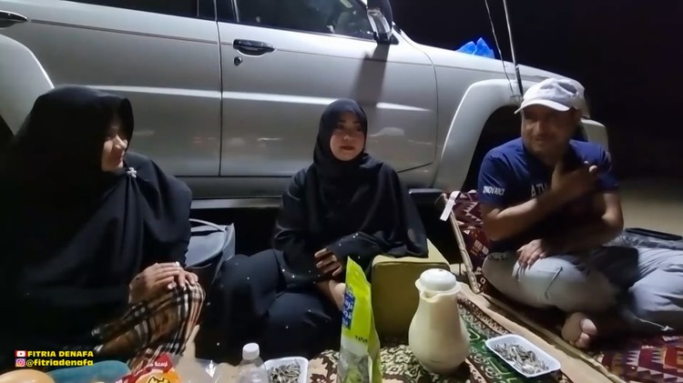 Delfi dan suami Arab Delfi dan suami Arab
