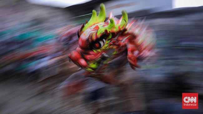 Pertunjukan barongsai atau lion dance kelas dunia memeriahkan Perayaan Imlek atau Tahun Baru China di Mall Central Park, Jakarta Barat.