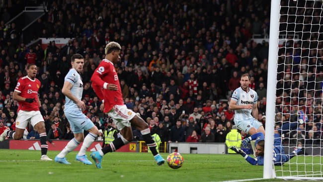Manchester United menang dramatis 1-0 atas West Ham United pada pekan ke-23 Liga Inggris di Old Trafford, Sabtu (22/1) malam WIB.