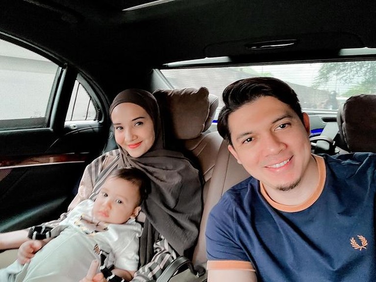 Irwansyah dan Zaskia Sungkar telah 11 tahun mengarungi bahtera rumah tangga, mereka pun merayakannya sambil dinner romantis. Yuk intip!