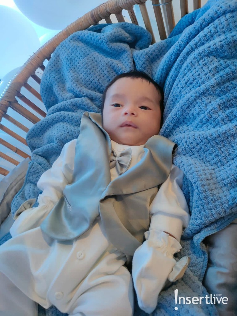 Potret Acara Tasyakuran Akikah Baby Adzam Anak Sule & Nathalie Holscher Sule dan Nathalie Holscher baru saja menggelar acara akikah putra mereka yang baru lahir, Adzam Ardiansyah Sutisna. Yuk intip!