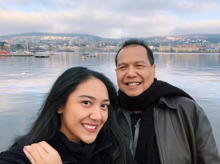 Kedekatan Putri Tanjung & Sang Ayah di Balik Kesuksesan Rintis Karier di Usia Muda