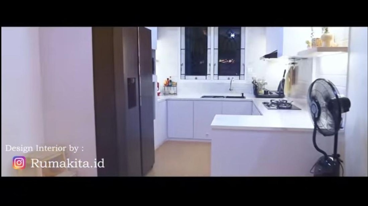 Kiky Saputri dulu adalah guru honorer dengan upah Rp20 ribu&comma; kini ia telah menjadi komika sukses dan memiliki rumah mewah&period; Yuk intip&excl;