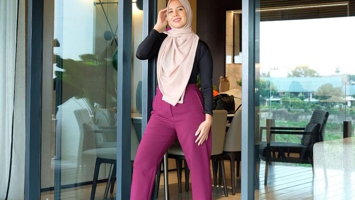 Mantap Mengenakan Hijab, Ini Dia Tampilan Baru Tya Ariestya yang Dapat Banjir Pujian dari Netizen!