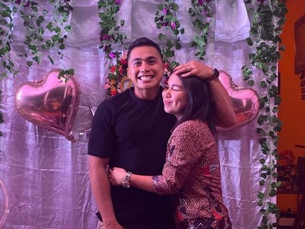 Aprilio Manganang Lamar Kekasih, Netizen: 'Potek Hatiku Bang'