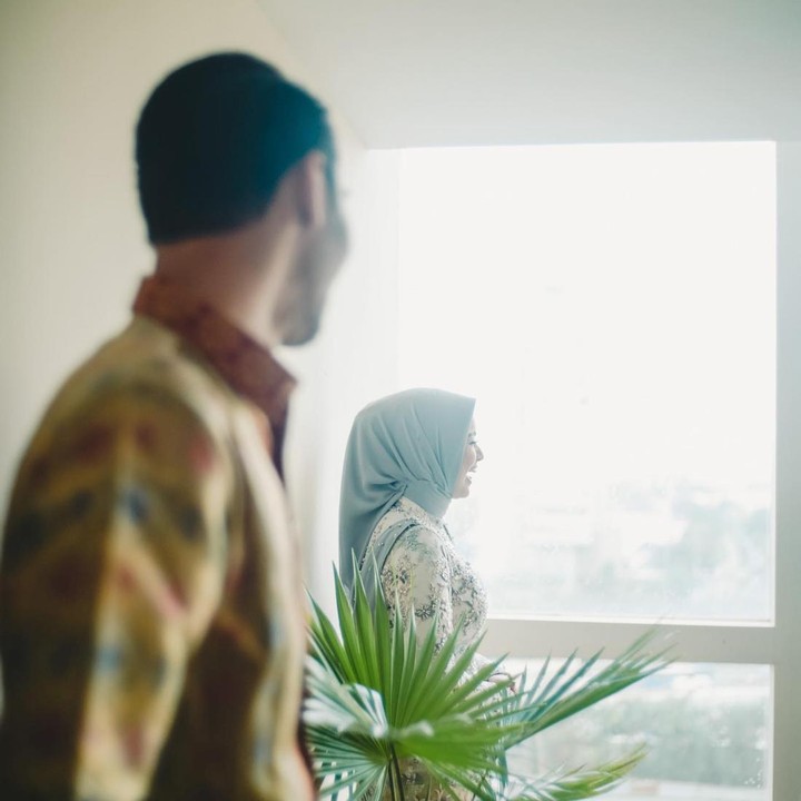 <p>Kabar bahagia datang dari dunia hiburan. Aktor Achmad Megantara mengakhiri masa lajang dengan menikahi Asri Faradila Sam Putri pada Sabtu, 22 Januari 2022. (Foto: Instagram @asrifaradila)</p>