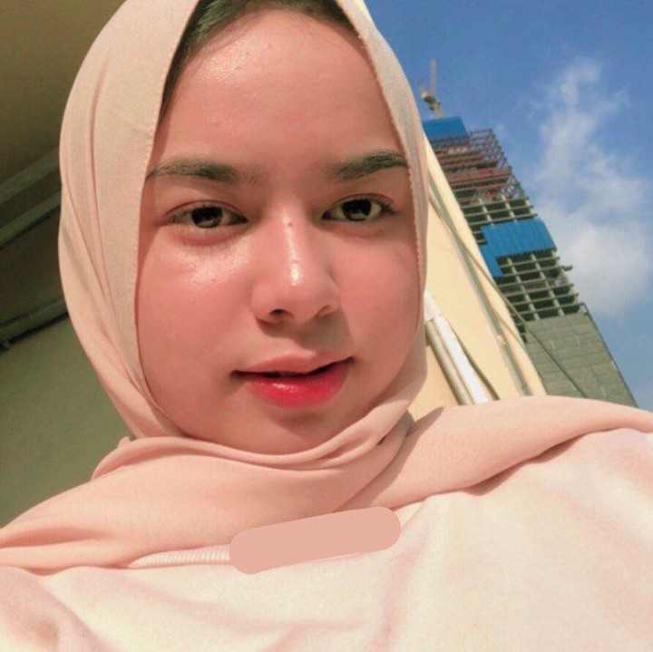 <p>Asri Faradila diketahui merupakan lulusan dari SMA Negeri 81 Jakarta. Baru berusia 18 tahun, penampilan Asri Faradila yang cantik kerap mencuri perhatian warganet. (Foto: Instagram @asrifaradila)</p>