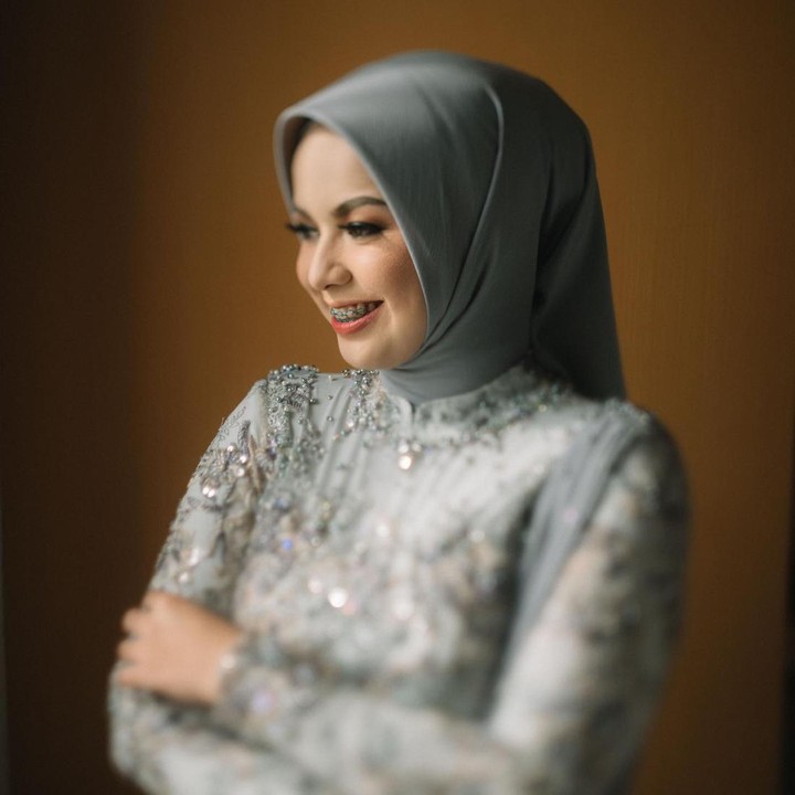 <p>Asri Faradila diketahui berusia lebih muda 6 tahun dari Achmad Megantara, Bunda. Namun keduanya sudah berpacaran selama 2 tahun, lho. (Foto: Instagram @asrifaradila)</p>