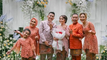img-title Adik Ayu Ting Ting Dilamar, Ini Permintaan Ayah Ozak