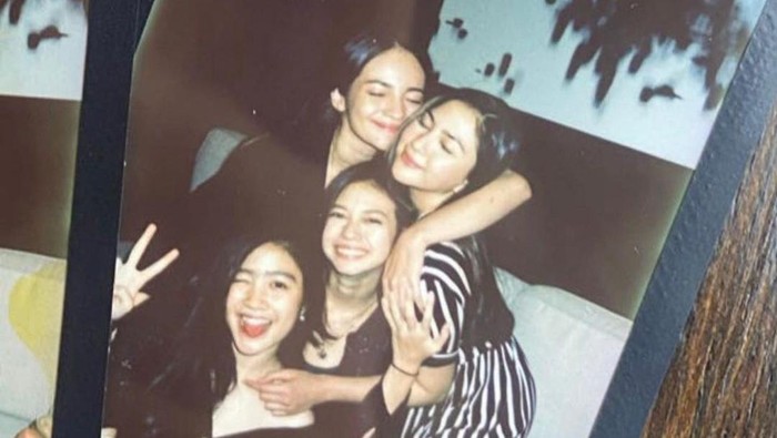 Beda Gaya Geng Blekpunk saat Berlibur di Luar Negeri! Siapa Favoritmu?