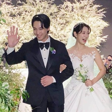 Potret Romantis Pasangan Artis Korea Park Shin Hye dan Choi Tae Joon Rayakan Wedding Anniversary di Hawaii