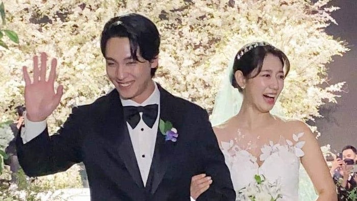img-title Potret Romantis Pasangan Artis Korea Park Shin Hye dan Choi Tae Joon Rayakan Wedding Anniversary di Hawaii