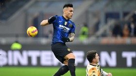 Hasil Liga Italia: Inter Milan Kalahkan Venezia 2-1