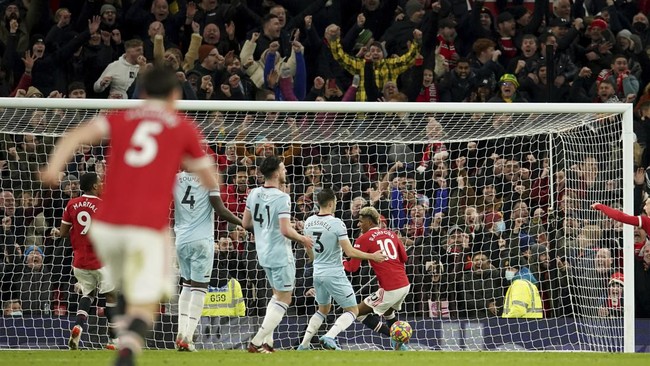 Klasemen Liga Inggris mengalami perubahan setelah Manchester United dan Manchester City meraih hasil berbeda pada pekan ke-23.