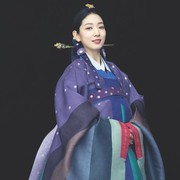 Menikah dengan Choi Tae Joon, Simak Gaya Menawan Park Shin Hye Kenakan Hanbok