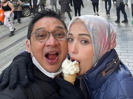 7 Potret Liburan Pasha Ungu dan Adelia di Turki, Romantis meski Bawa Anak-anak Bun