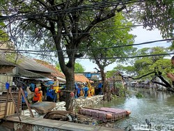 Curah Hujan Tinggi-Air Rob Jadi Alasan Banjir di Tegal Alur Sulit Surut