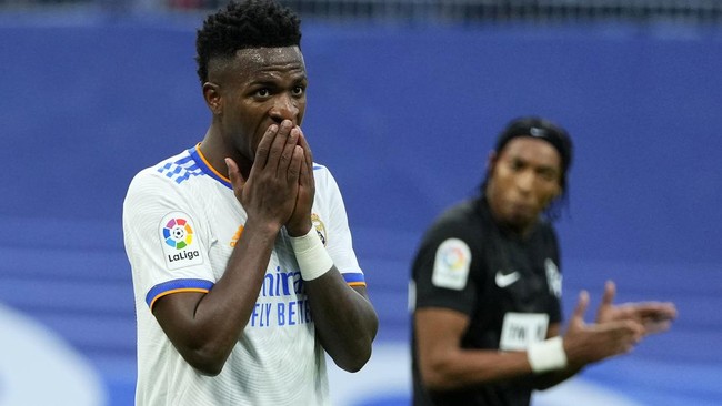 Real Madrid nyaris menelan kekalahan saat menjamu Elche dalam laga lanjutan Liga Spanyol di Santiago Bernabeu.