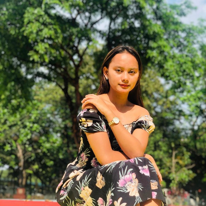 <p>Fotonya yang mengemis di usia 13 tahun kemudian viral di warganet. Jepretan fotografer Topher Quinto Burgos itu membuat banyak orang mulai menyadari akan penderitaan yang dialami oleh suku Badjaodi di Filipina. (Foto: Instagram @itsritagaviola)</p>