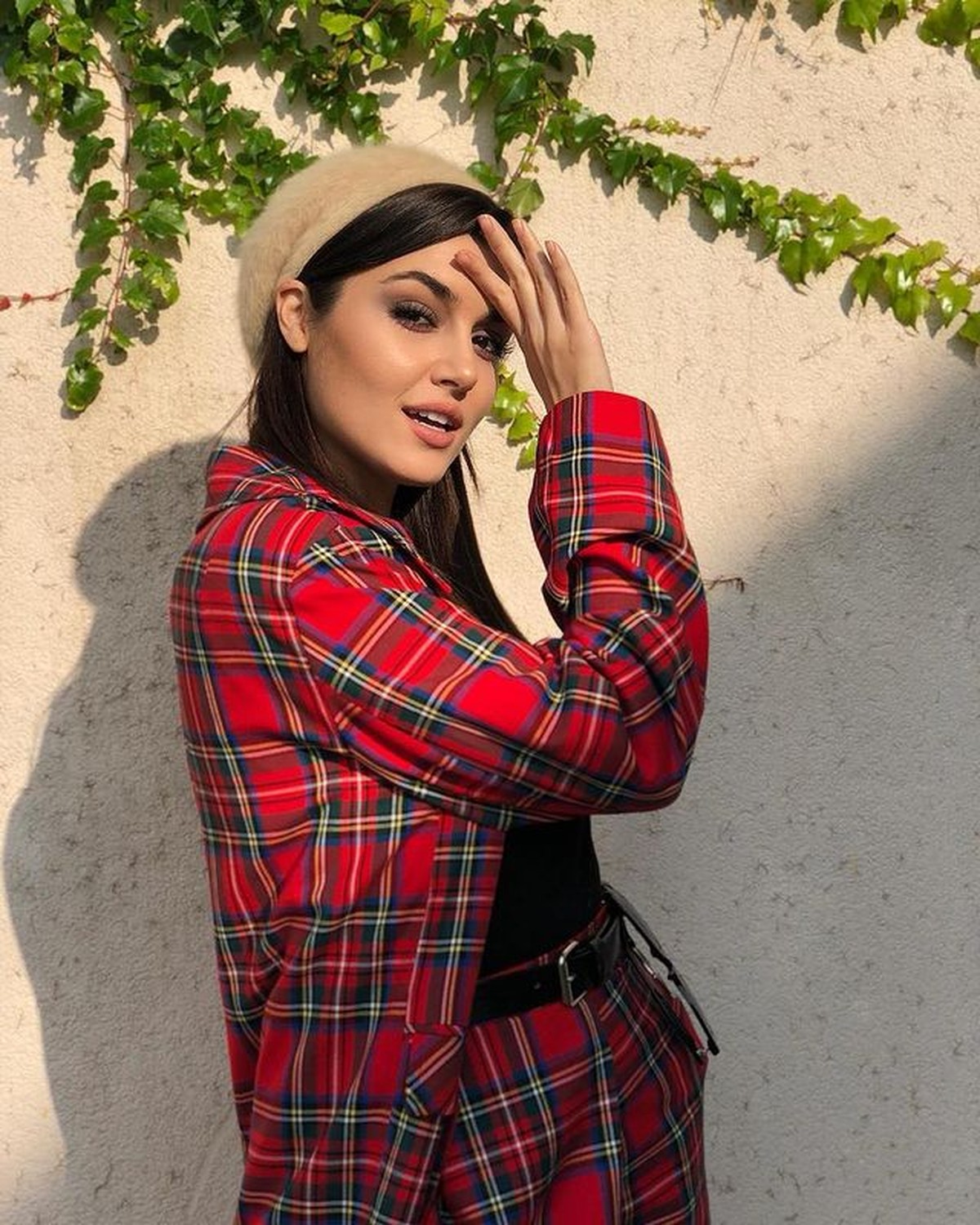 Hande Ercel perempuan tercantik di dunia ini membuat publik terkejut karena pengakuannya melakukan adegan panas&period; Yuk intip potretnya&excl;