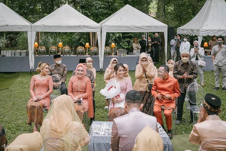 7 Potret Lamaran Asyifa Adik Ayu Ting Ting
