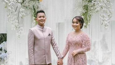 img-title MUA Adik Ayu Ting Ting Bocorkan Makeup Pernikahan, Jadi Tren 2022?