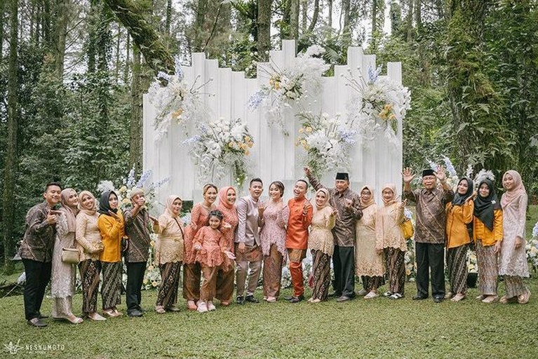 7 Potret Lamaran Asyifa Adik Ayu Ting Ting