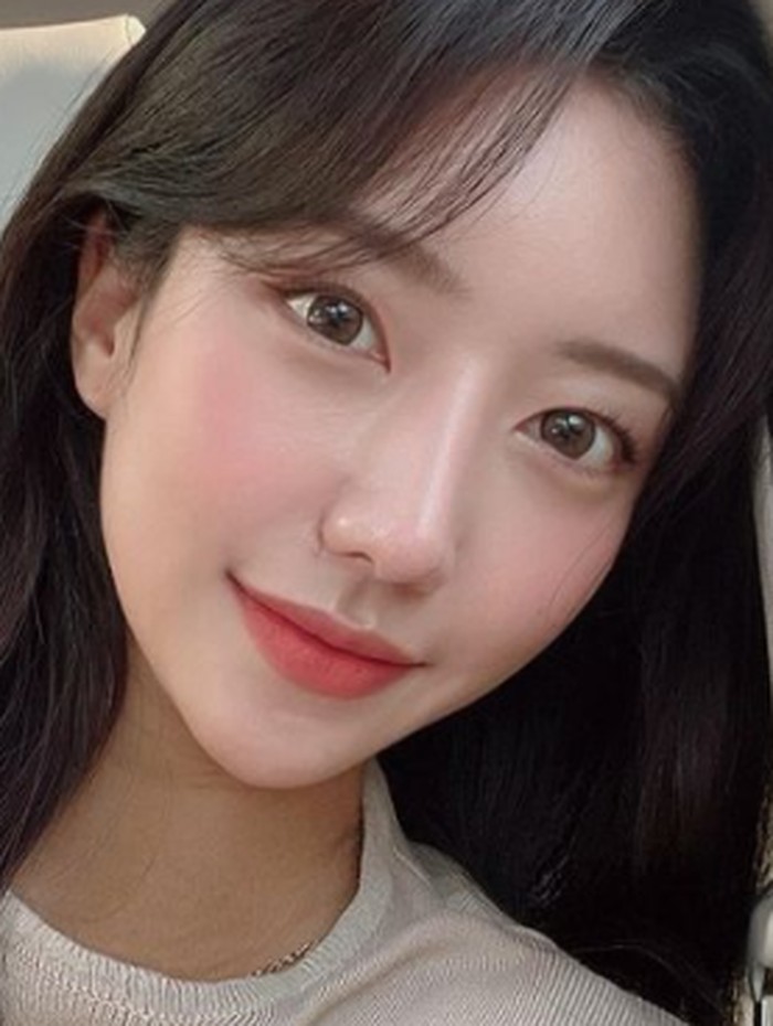 Ahn Yea Won merupakan perempuan asal Korea Selatan yang lahir pada tanggal 5 Desember 1996 di Busan, Korea Selatan. Namanya mulai dikenal setelah berpartisipasi dalam Single's Inferno yang tayang di Netflix./ foto: instagram.com/yeah.w__